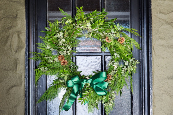 7 People You Can Suprise with a Fresh Christmas Wreath
